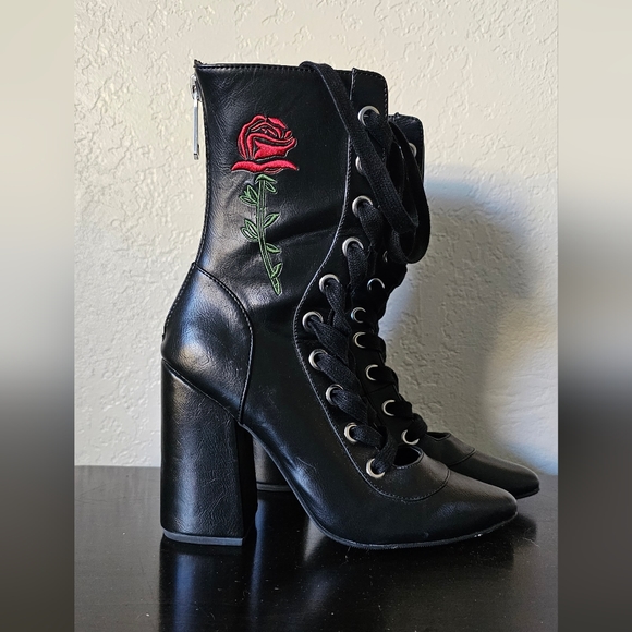 Poster GRL Boho Grunge Embroidered Rose Heels Boots, size 6 - Picture 2 of 9